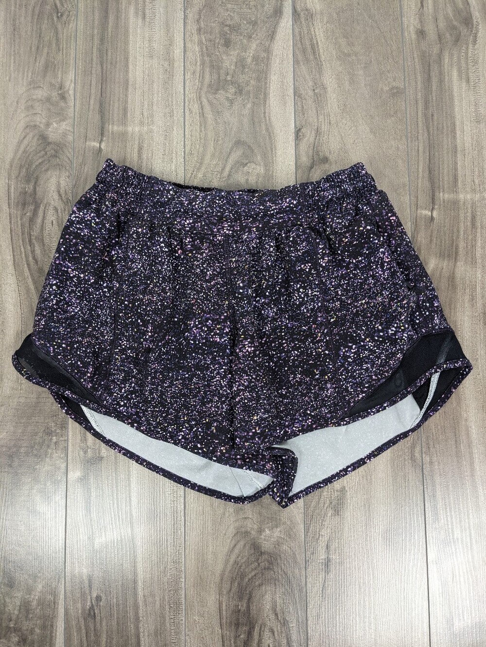 Lululemon Hotty hot Short ll Long 4" Crystalline Multi/Black  Size 6